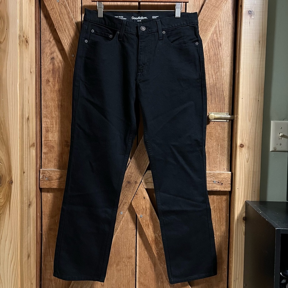 GOODFELLOW & CO 32Wx30L New WO Tags. Black Mens Straight Cut Jeans